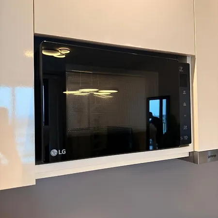 Bw Elegant Riverview! 1br, Garage&terrace! Apartment